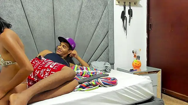 DaphnerANDrogerrr online show from October 2025 12:24:01 PM