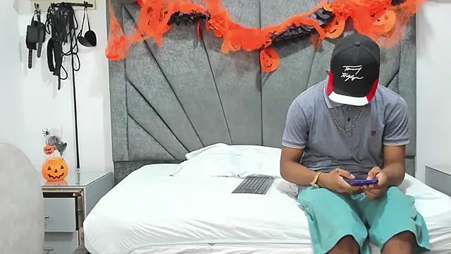 DaphnerANDrogerrr online show from October 2025 07:18:01 PM