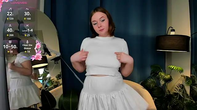 Sophi X online show from October 2025 02:20:01 PM