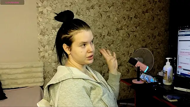 LoNik Tvvins online show from October 2025 12:38:01 PM