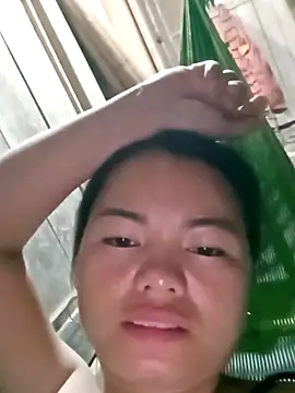 emly-xinh18 online show from September 2025 12:08:02 PM