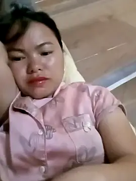 emly-xinh18 online show from October 2025 02:01:02 AM