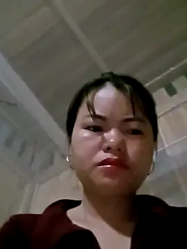 emly-xinh18 online show from October 2025 09:49:02 PM