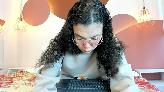 Snapshot of SweetStarr_ chatting on September 2025 12:54:01 PM SweetStarr online show from September 2025 12:54:01 PM