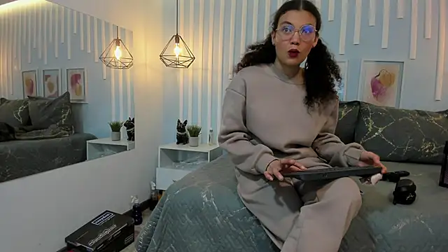 Snapshot of SweetStarr_ chatting on October 2025 12:39:02 PM SweetStarr online show from October 2025 12:39:02 PM