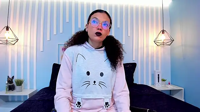 Snapshot of SweetStarr_ chatting on October 2025 12:19:02 PM SweetStarr online show from October 2025 12:19:02 PM