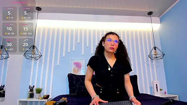 Snapshot of SweetStarr_ chatting on October 2025 12:17:02 PM SweetStarr online show from October 2025 12:17:02 PM