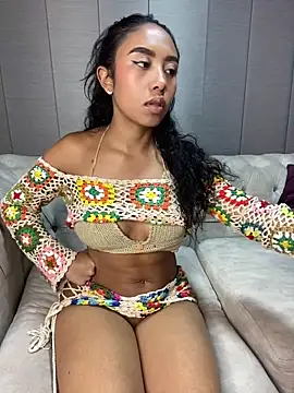 Snapshot of Tatiana_18pink chatting on October 2025 12:43:02 AM Tatiana 18pink online show from October 2025 12:43:02 AM