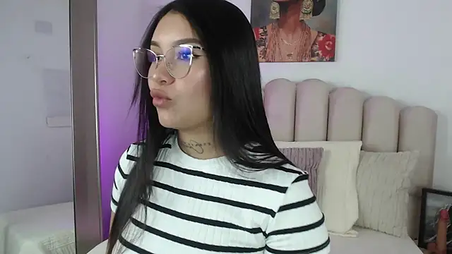 miawhite x1 online show from October 2025 01:52:02 PM