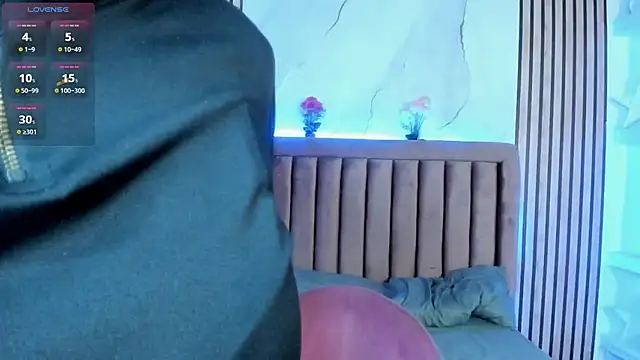 Snapshot of LunaWiill_ chatting on October 2025 07:47:01 PM LunaWiill online show from October 2025 07:47:01 PM