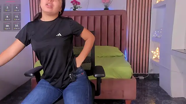 Snapshot of LunaWiill_ chatting on October 2025 12:02:02 PM LunaWiill online show from October 2025 12:02:02 PM