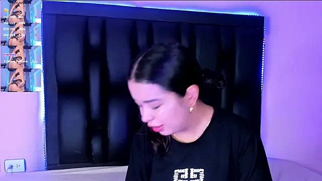 Snapshot of LunaWiill_ chatting on November 2025 12:05:02 PM LunaWiill online show from November 2025 12:05:02 PM