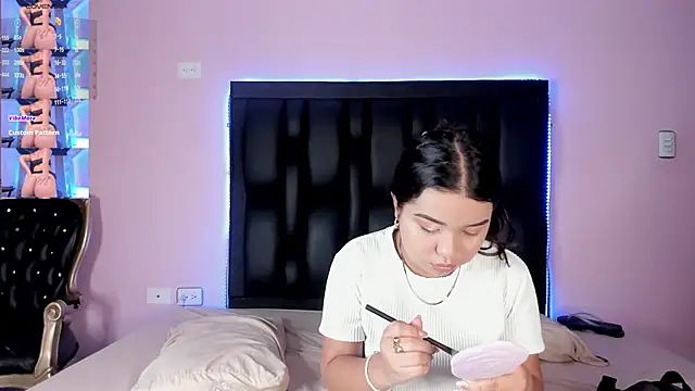 Snapshot of LunaWiill_ chatting on November 2025 12:16:01 PM LunaWiill online show from November 2025 12:16:01 PM