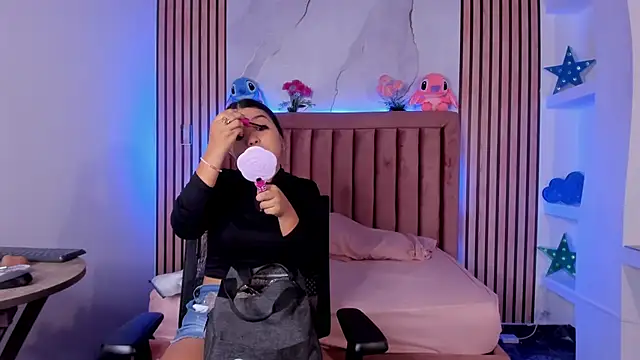 Snapshot of LunaWiill_ chatting on November 2025 12:16:02 PM LunaWiill online show from November 2025 12:16:02 PM