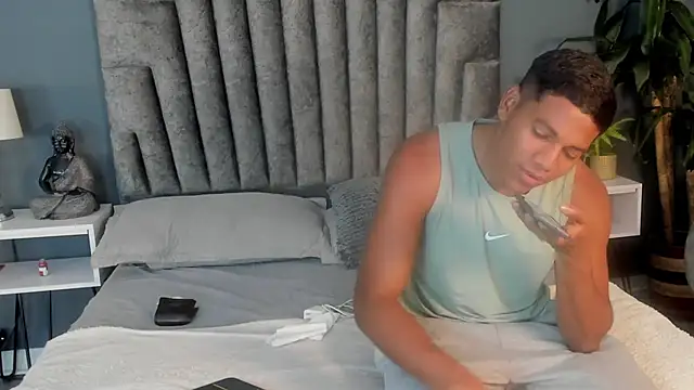 Snapshot of Zac_Haynes chatting on October 2025 03:40:01 AM Zac Haynes online show from October 2025 03:40:01 AM