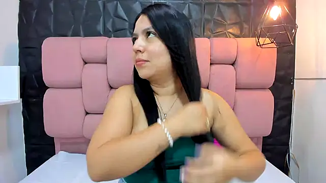 Snapshot of TessaCollinns chatting on September 2025 02:21:01 PM TessaCollinns online show from September 2025 02:21:01 PM