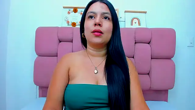 Snapshot of TessaCollinns chatting on October 2025 03:18:02 AM TessaCollinns online show from October 2025 03:18:02 AM