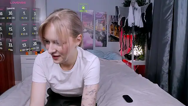 LunaLuxxy online show from October 2025 03:53:01 PM