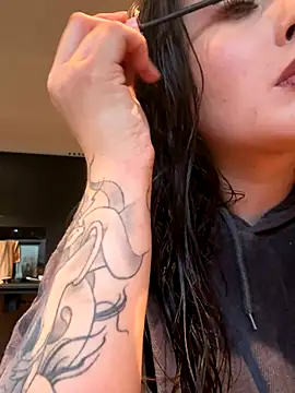 Snapshot of Kristyoff chatting on October 2025 11:11:02 AM Kristyoff online show from October 2025 11:11:02 AM