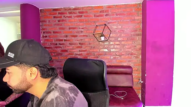 Hot Threesomee online show from September 2025 01:27:01 PM