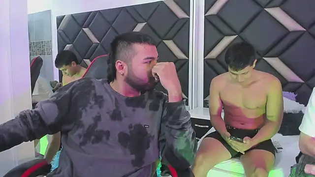 Hot Threesomee online show from November 2025 01:22:04 PM