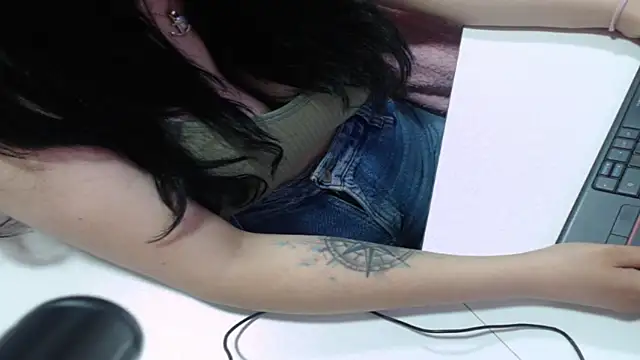 Snapshot of valery_cute_18 chatting on October 2025 12:02:02 PM valery cute 18 online show from October 2025 12:02:02 PM