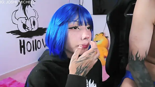 Snapshot of Everlong_ chatting on November 2025 02:21:01 AM Everlong online show from November 2025 02:21:01 AM