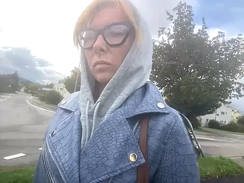 JenyJansi online show from September 2025 10:41:01 AM