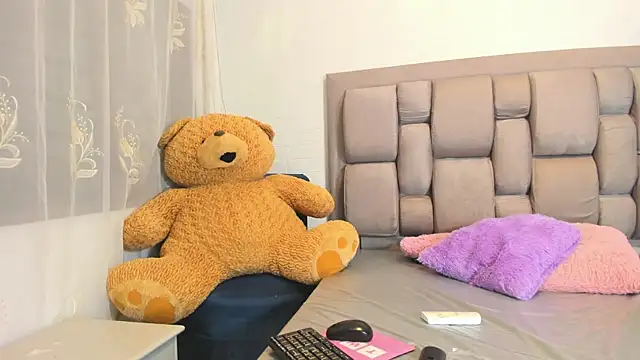 Snapshot of Beauty_Luci chatting on October 2025 09:54:01 AM Beauty Luci online show from October 2025 09:54:01 AM