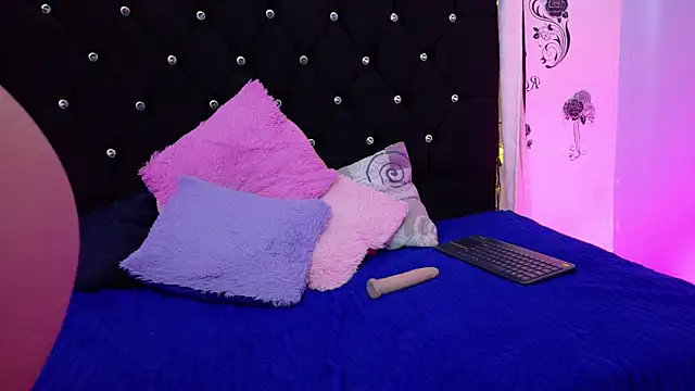 Snapshot of queen_salomme chatting on October 2025 11:54:02 AM queen salomme online show from October 2025 11:54:02 AM