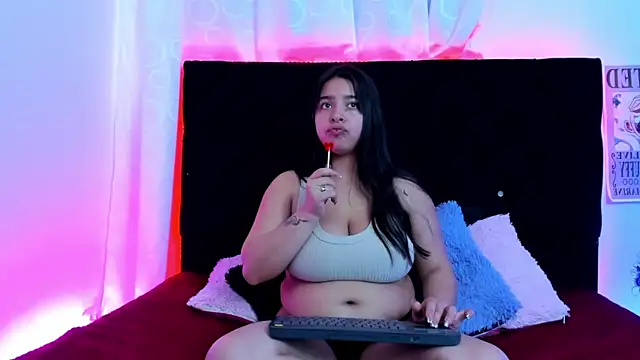 Snapshot of queen_salomme chatting on November 2025 09:59:02 PM queen salomme online show from November 2025 09:59:02 PM