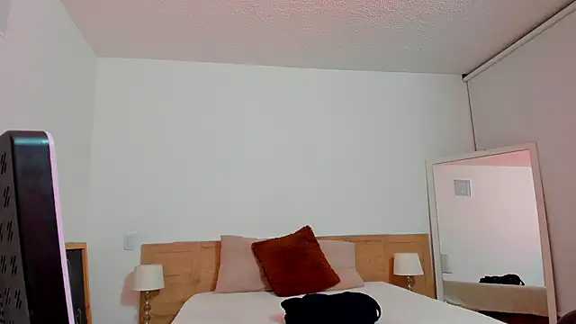 Snapshot of Scarleett_Moon chatting on November 2025 03:50:02 AM Scarleett Moon online show from November 2025 03:50:02 AM