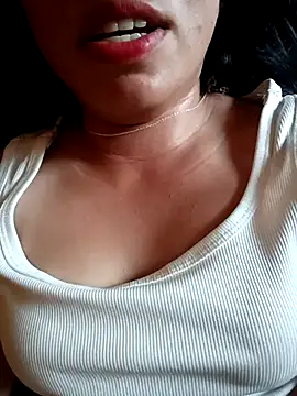 Snapshot of tulipsexy chatting on October 2025 06:13:02 AM tulipsexy online show from October 2025 06:13:02 AM