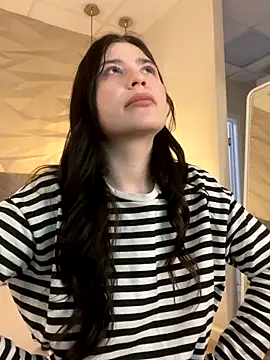 Valerie Ohara online show from October 2025 04:33:01 AM