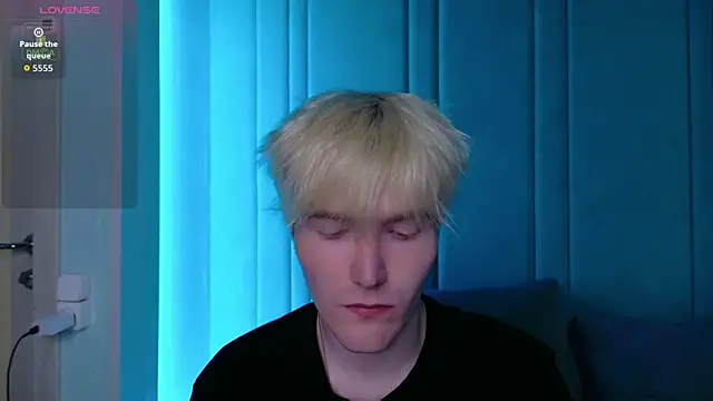 MikkiJohnsonn online show from September 2025 04:48:02 AM