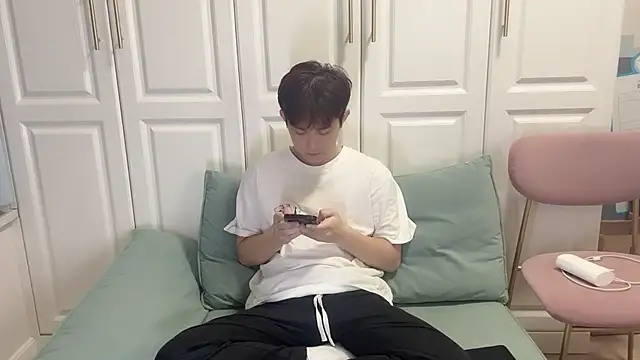 Snapshot of xlong00099 chatting on October 2025 10:34:02 AM xlong00099 online show from October 2025 10:34:02 AM