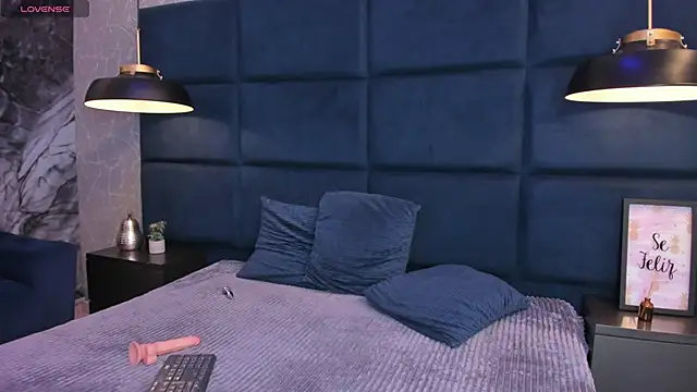 AteneaRoldan online show from November 2025 04:22:02 AM