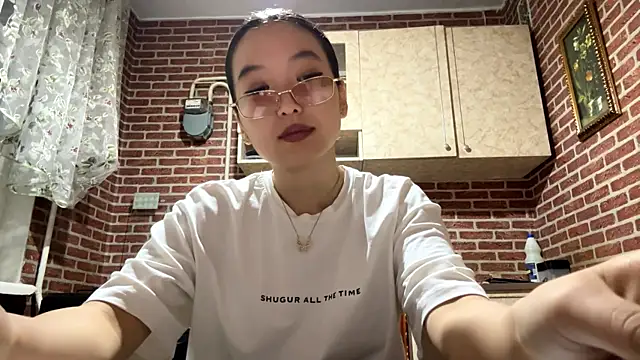 EmmaLeexth online show from October 2025 02:13:01 PM