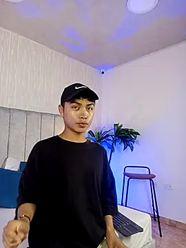 Esteban 606 online show from September 2025 06:55:01 PM