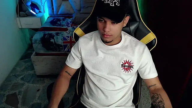 Skylerr  online show from September 2025 09:17:02 PM