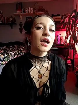 laradoom online show from October 2025 03:36:01 PM