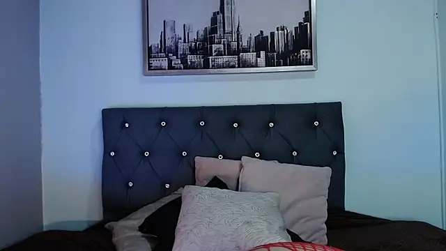 Snapshot of LuzAngie chatting on October 2025 07:11:02 PM LuzAngie online show from October 2025 07:11:02 PM