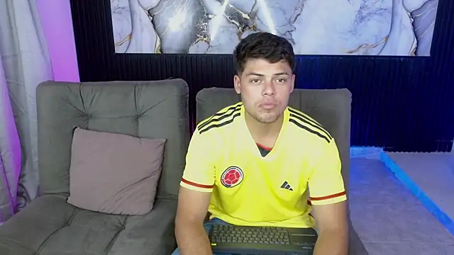 santiago n adrian online show from September 2025 12:33:01 AM