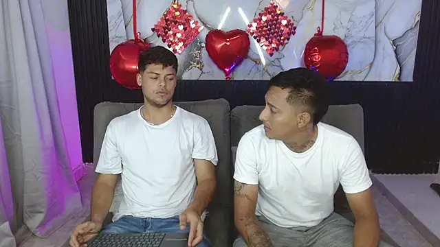 santiago n adrian online show from September 2025 06:42:02 PM
