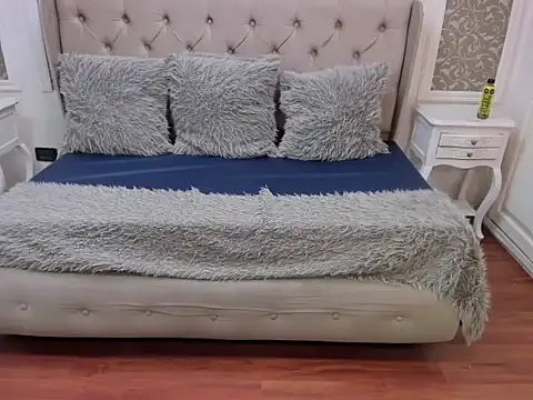 ivet hall online show from October 2025 03:05:02 AM