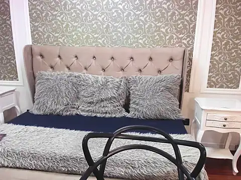 ivet hall online show from October 2025 11:49:01 PM