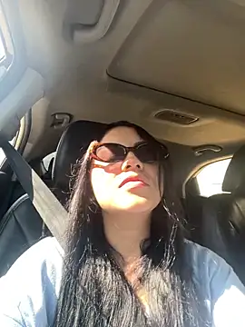 XxsarawxX online show from September 2025 07:59:01 PM