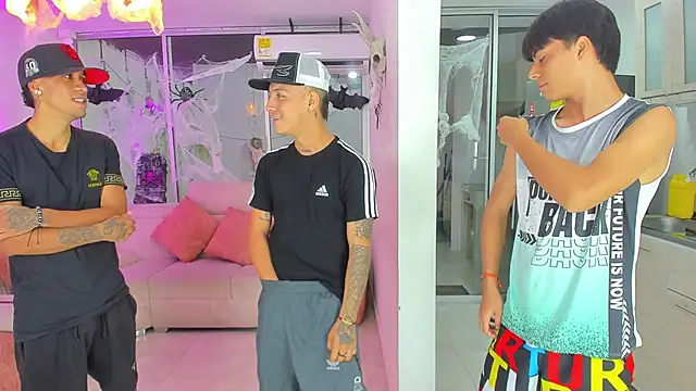 Snapshot of Houseofwarrios chatting on October 2025 05:18:01 AM Houseofwarrios online show from October 2025 05:18:01 AM