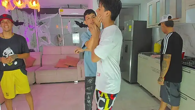 Snapshot of Houseofwarrios chatting on October 2025 05:19:02 AM Houseofwarrios online show from October 2025 05:19:02 AM