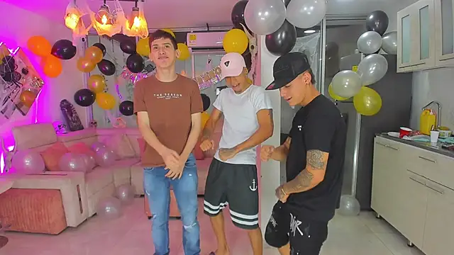 Snapshot of Houseofwarrios chatting on October 2025 04:23:02 AM Houseofwarrios online show from October 2025 04:23:02 AM